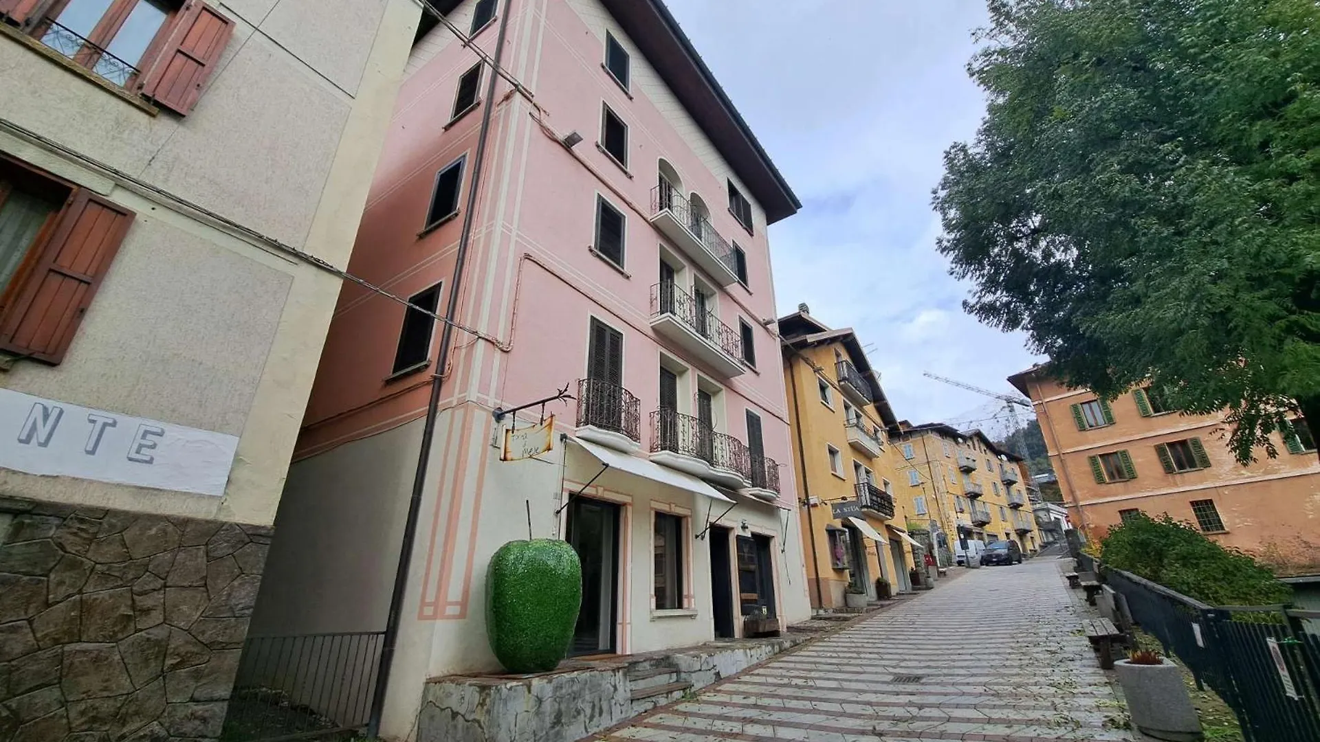 Old Village Apartment Ponte Di Legno Italy